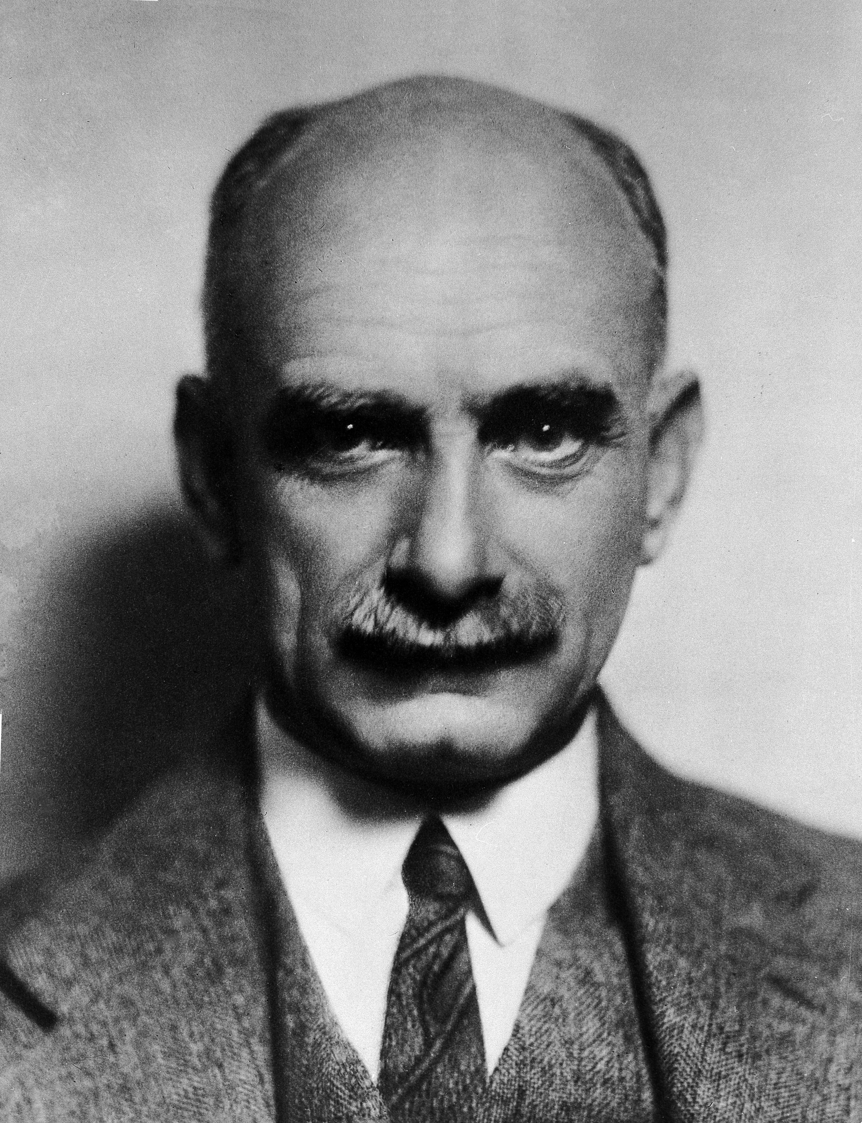 LEWIS, Sir Thomas (1881 – 1945)