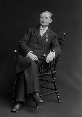 WALKER, Mary Edwards (1832 – 1919)