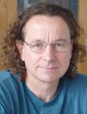 MACKINNON, Roderick (1956 – )