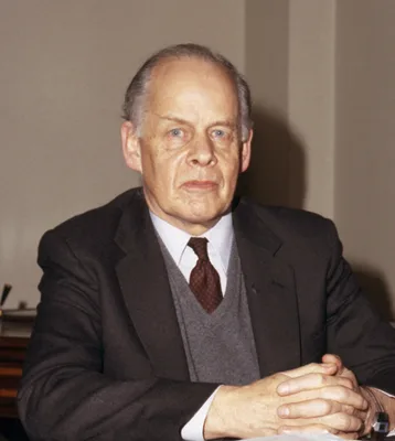 PATON, Sir William Drummond Macdonald (1917 – 1993)