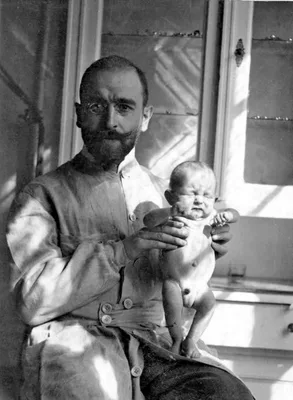 MORO, Ernst (1874 – 1951)