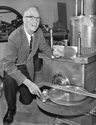 ALVAREZ, Luis Walter (1911 – 1988)