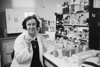 YALOW, Rosalyn Sussman (1921 – 2011)